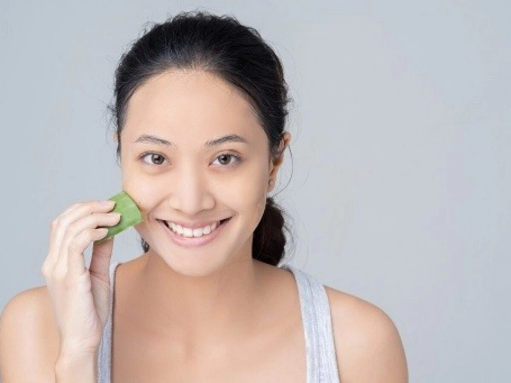 How to Apply Aloe Vera on Face ?